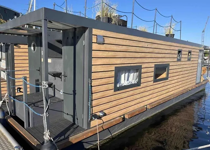 Ahoy Masal Modern Retreat