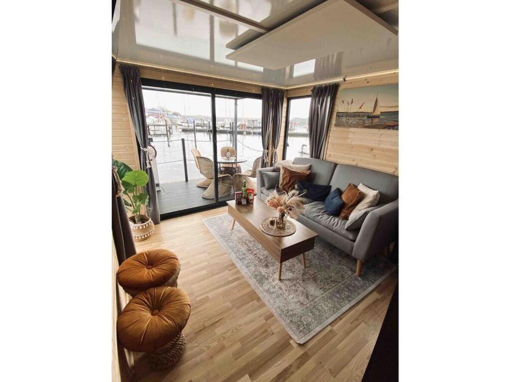 Ahoy Masal Modern Retreat Botel *