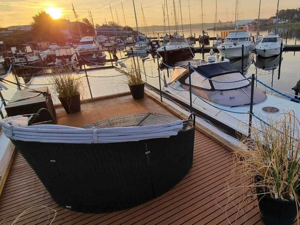 Ahoy Masal Modern Retreat Botel